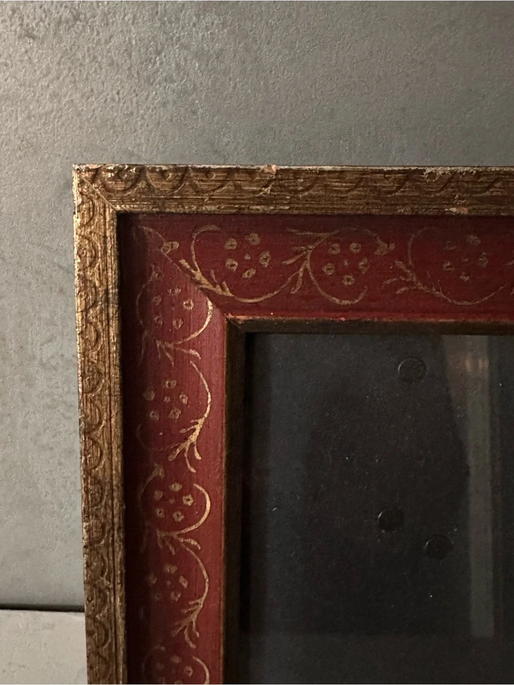 VINTAGE RED GOLD FLORAL DETAILS WOOD PICTURE FRAME FITS 4X6